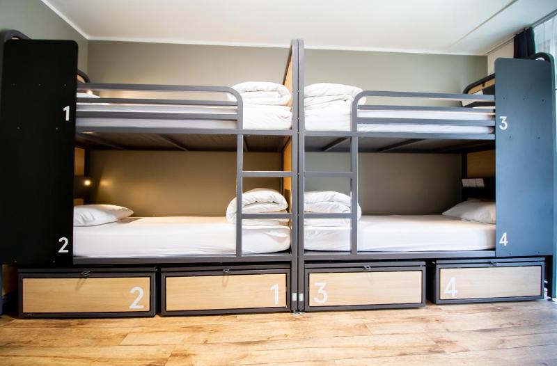 Private 4-bed Room - Ensuite image 3