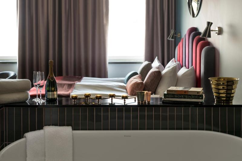 Junior Suite (Room located 150 m from the castle) image 4