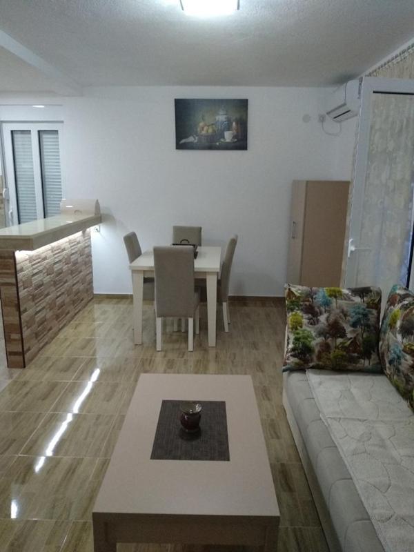 One-Bedroom Apartment image 3