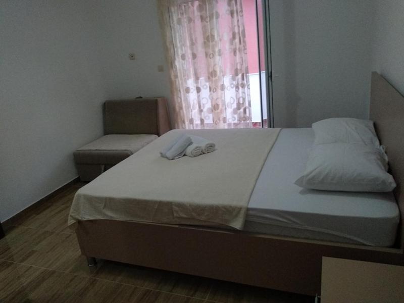 One-Bedroom Apartment image 2