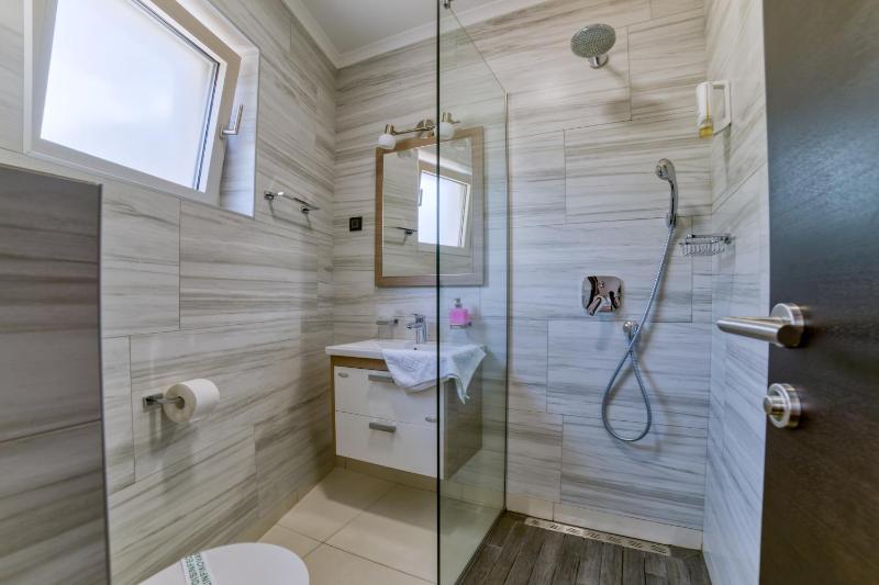 Studio Apartment image 3