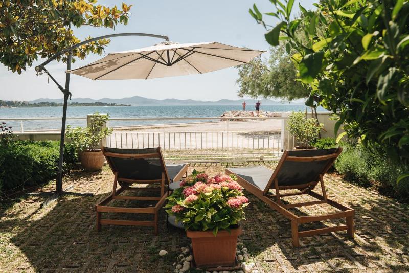 One-Bedroom Apartment  with Balcony and Sea View image 2