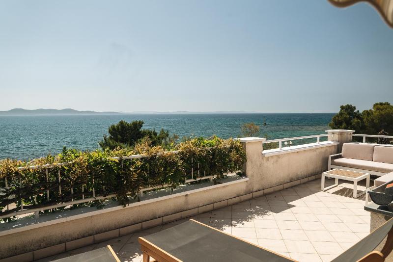 One-Bedroom Apartment with Balcony and Sea View - Attic image 3