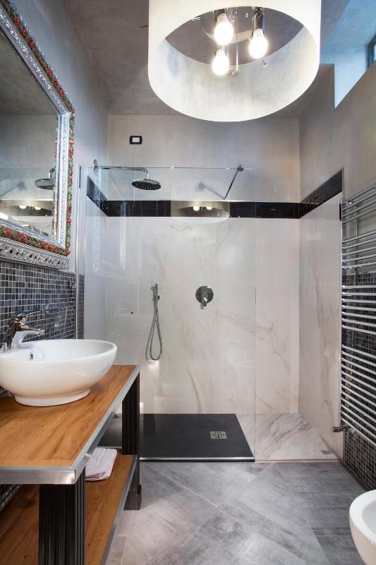 Deluxe Double Room image 2