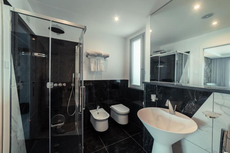 Junior Suite with Sea View image 2