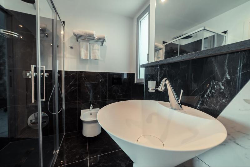 Junior Suite with Sea View image 3