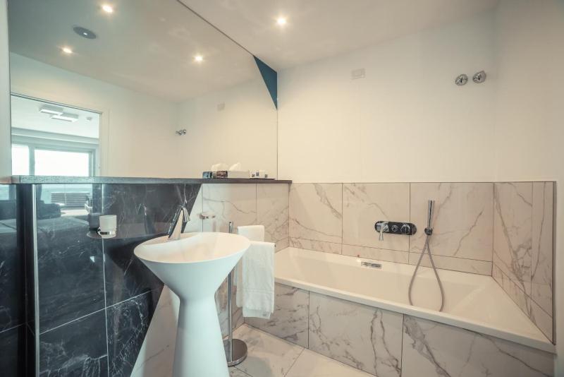 Junior Suite with Sea View image 4
