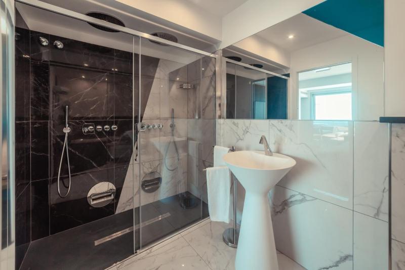 Junior Suite with Sea View image 3
