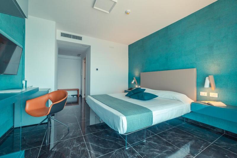 Executive Double Room with Sea View image 3