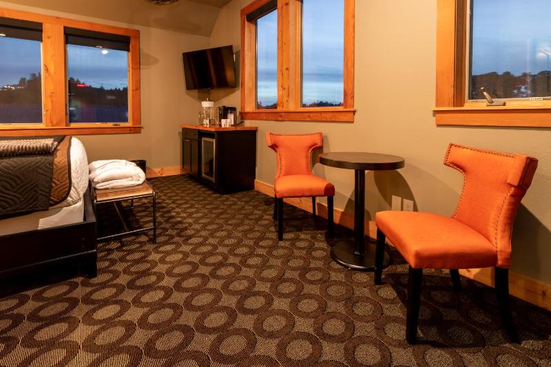 Deluxe King Room image 3