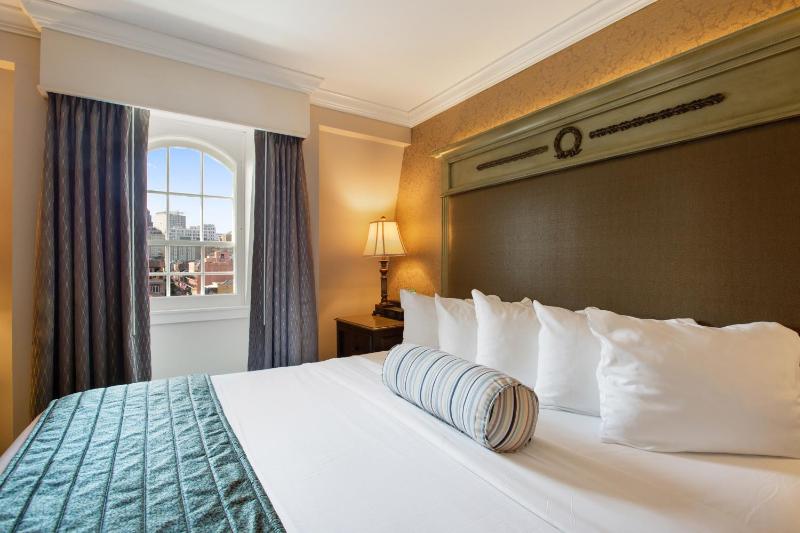 Deluxe Room with King Bed image 3