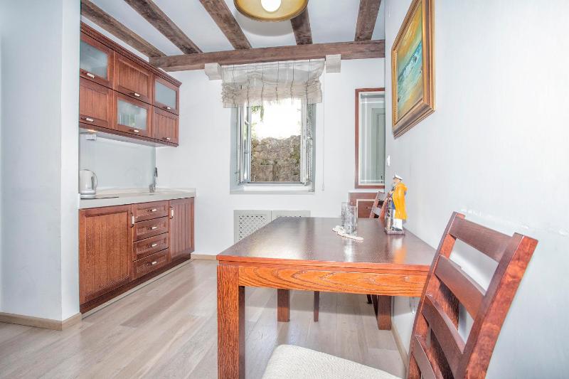 Studio Apartment with Sea View image 3
