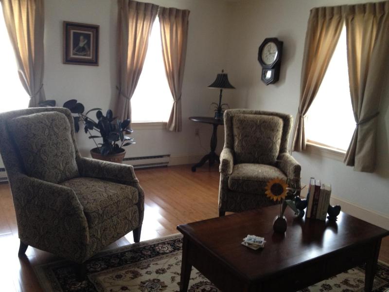 Deluxe Queen Suite image 3