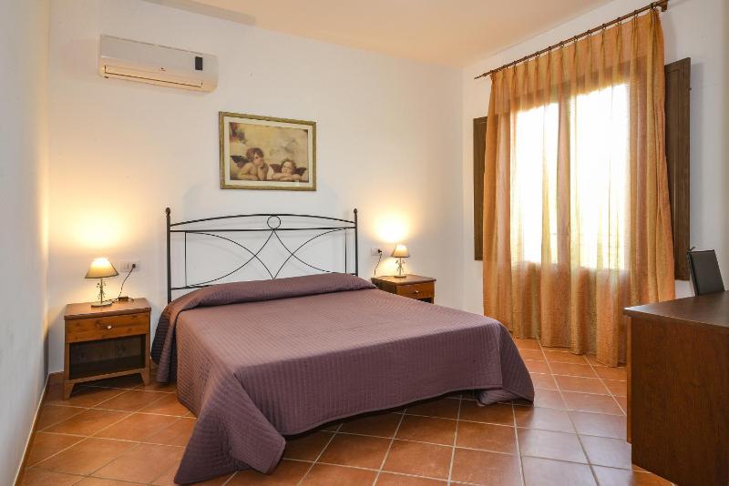 Double Room image 2