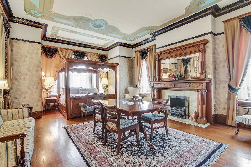 Executive Suite image 3