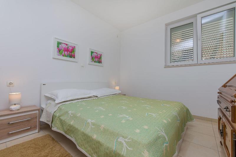 One-Bedroom Apartment image 2