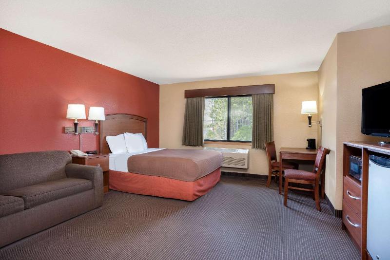 King Suite - Non-Smoking image 3