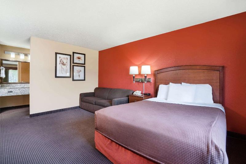 King Suite - Non-Smoking image 4