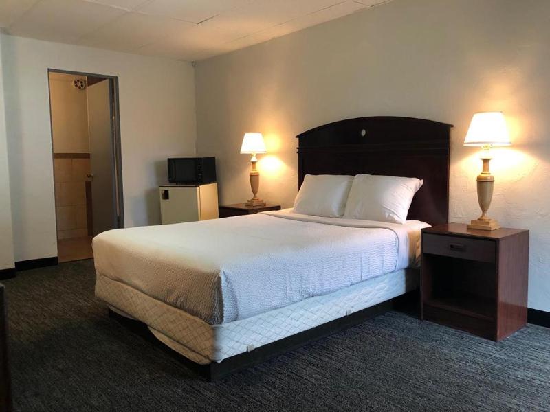 Portland Super Value Inn - image 2
