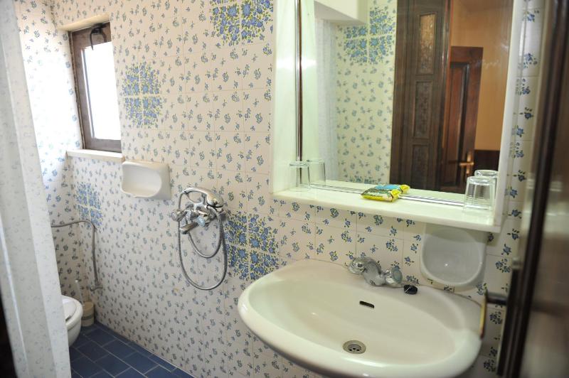 Niki Hotel Apartments - image 7