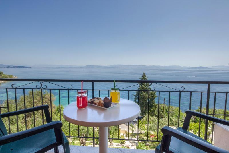 Twin Studio with Sea View image 3