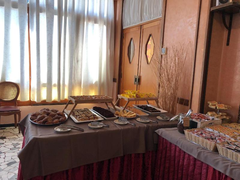 Hotel AMALFI & Restaurant Karaoke Bar - image 15