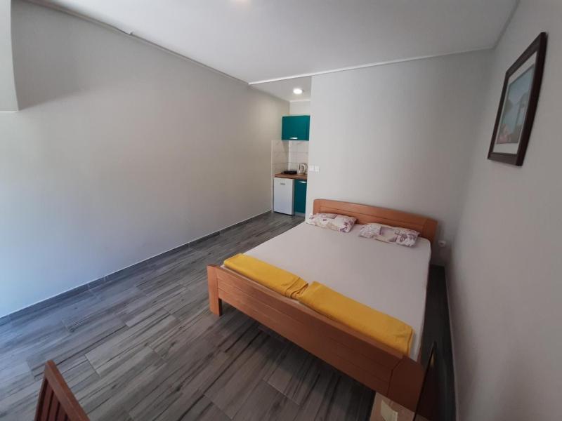 Studio Apartment with Sea View image 3