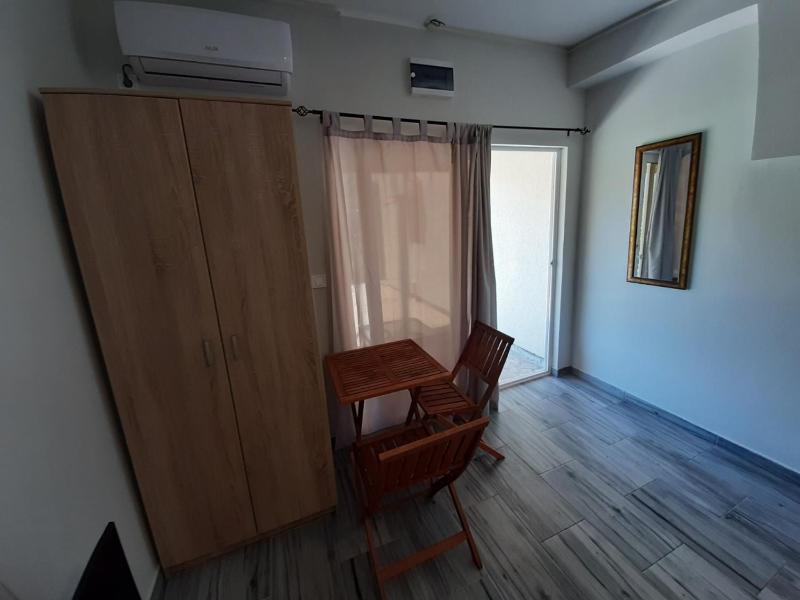Studio Apartment with Sea View image 4