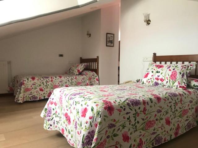 Twin Room image 2