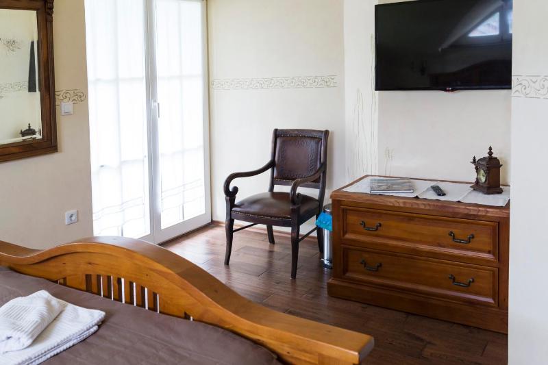 Double Room image 3