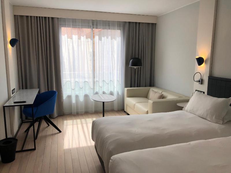 Superior Room with Two Single Beds and Sofa image 1