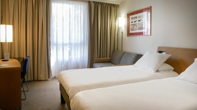 Twin Room with Sofa Bed image 3