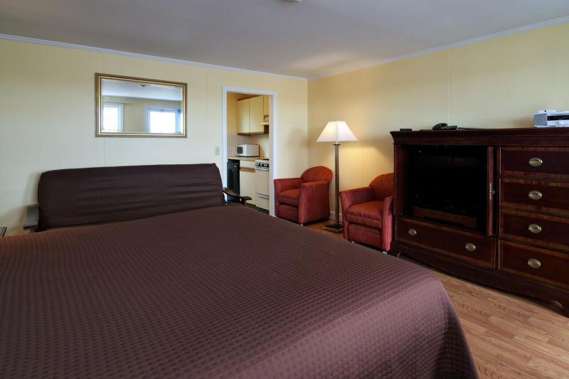 King Suite with Sofa Bed image 2