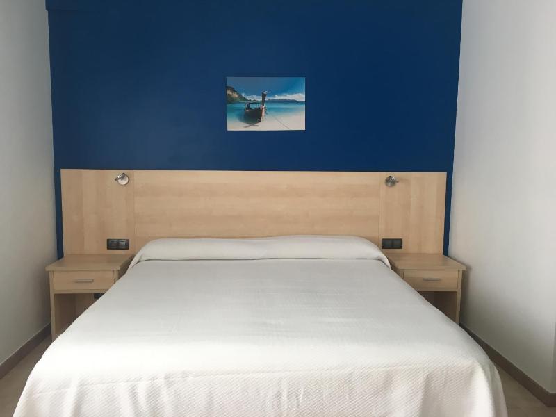 Double or Twin Room image 4