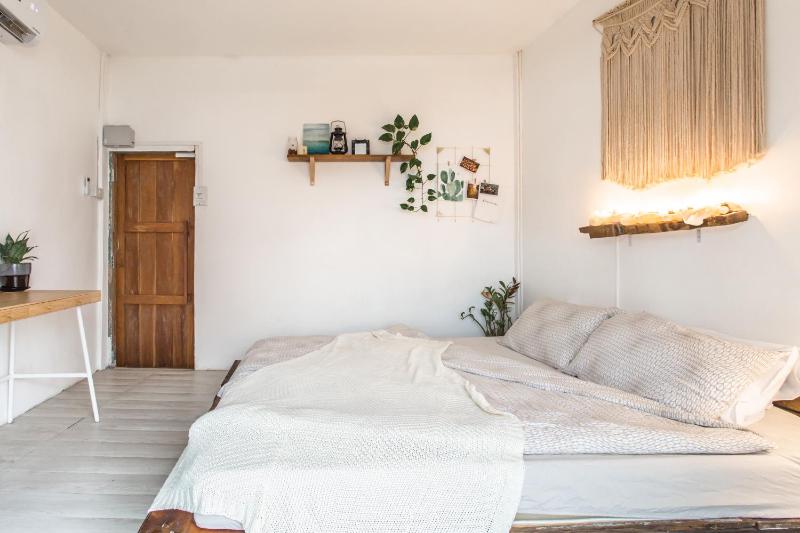 Double Room with Shared Bathroom image 3