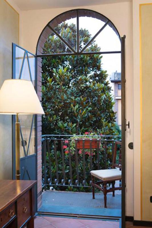 Large Double Room image 4