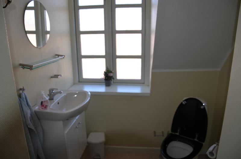 Standard Double or Twin Room with Shared Bathroom (9, 10) image 3