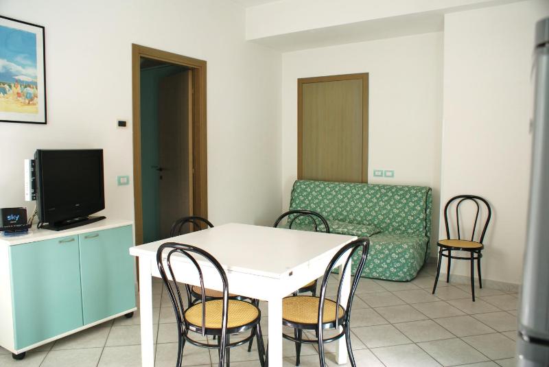 One-Bedroom Apartment (6 Adults) image 3