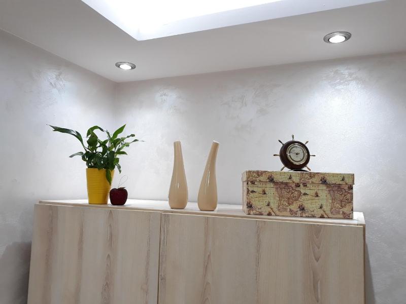Sweet Yellow Apartment - image 11
