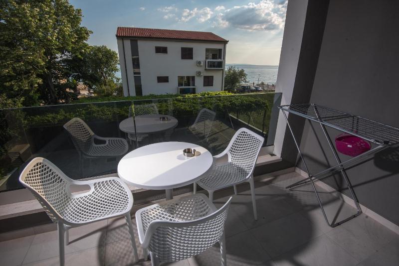 Apartment with Sea View image 3