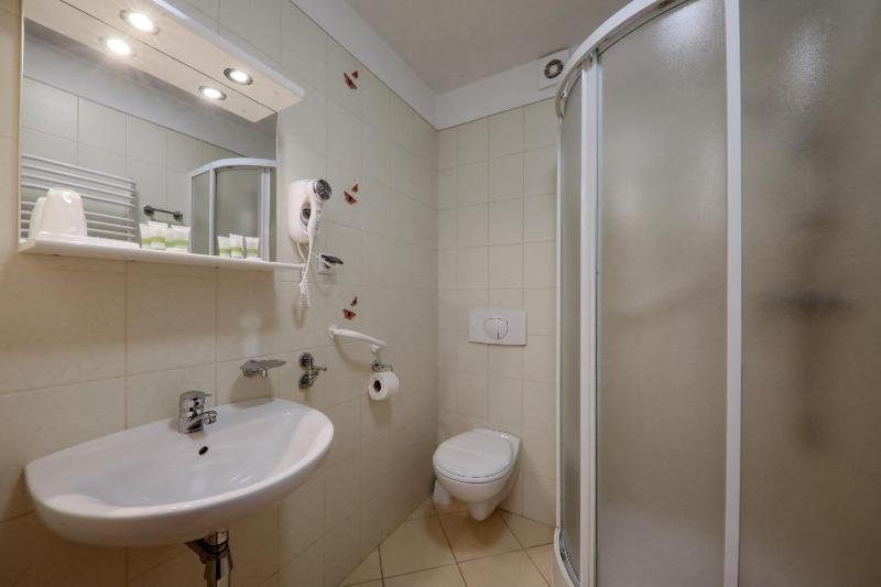 Standard Double or Twin Room image 4