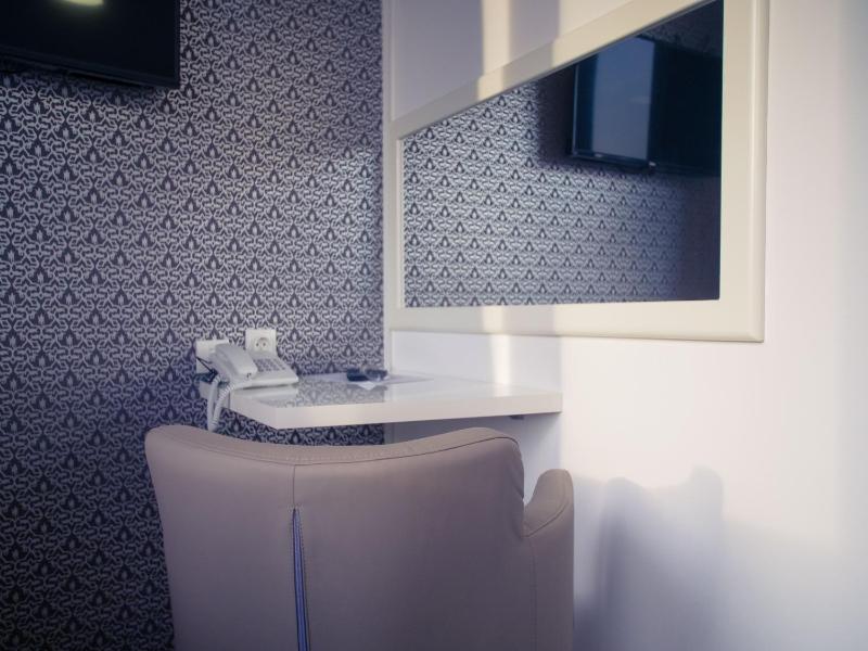 Standard Twin Room image 2