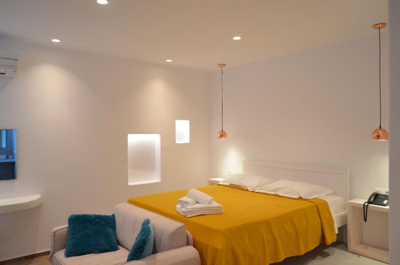 Deluxe Double Room image 2