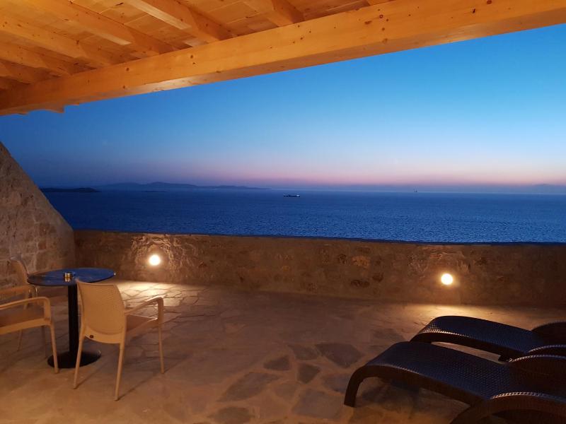 Deluxe Double Room with Sea View image 3