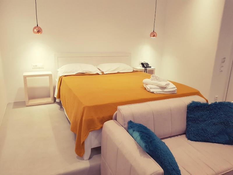 Deluxe Double Room image 4