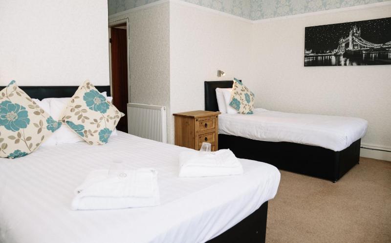 Double Room with Sea View image 2