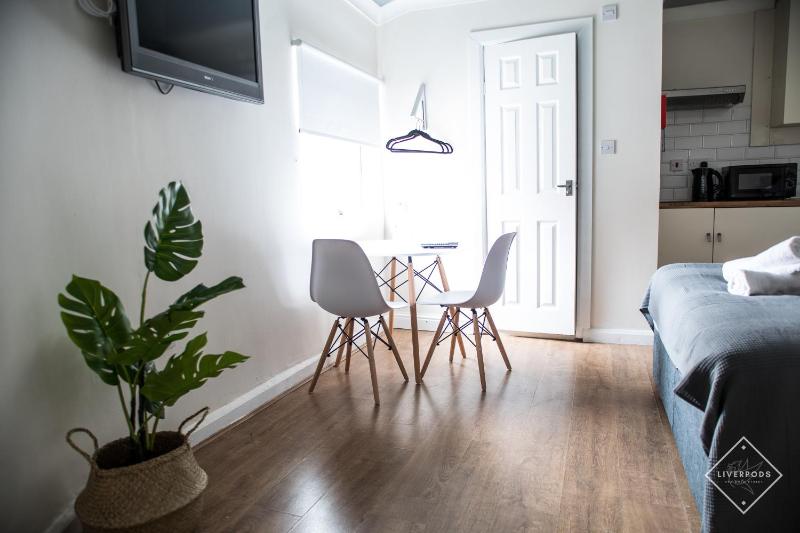 Triple Studio Apartment image 3