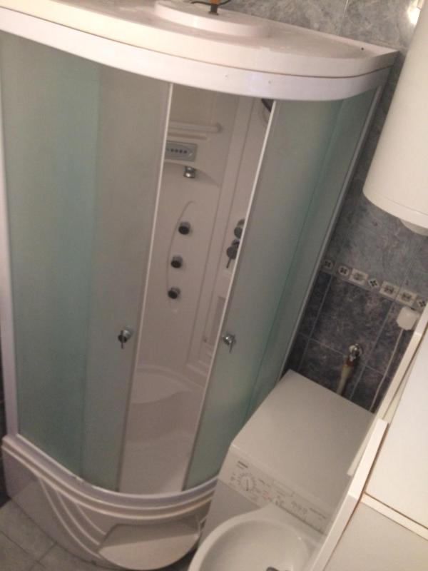 Twin Room with Bathroom image 2