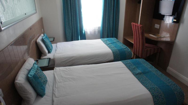 Triple Room image 2