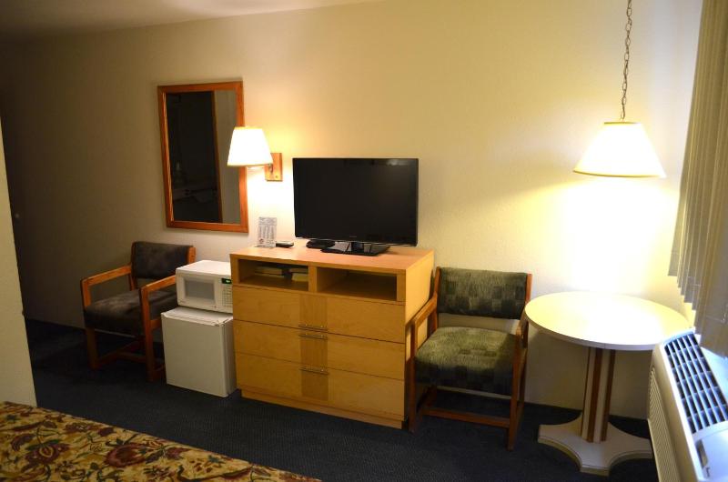 Queen Room image 3